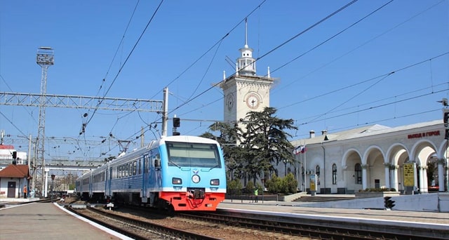 Общий вид на ЖД вокзал в Симферополе