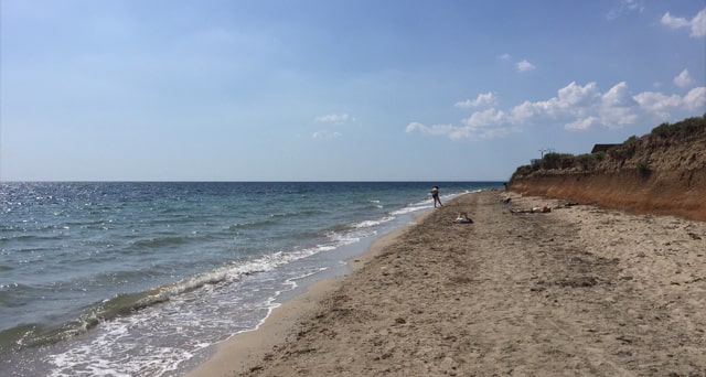 Пляж в поселке Витино