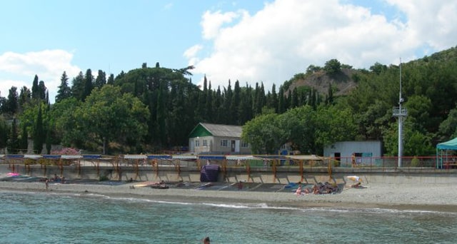Вид на пляж в поселке Семидворье