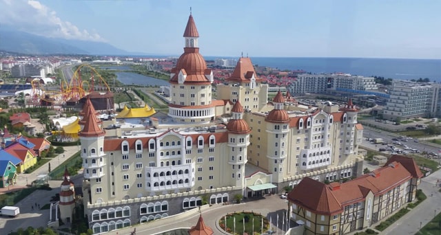 Вид на отель Богатырь с высоты