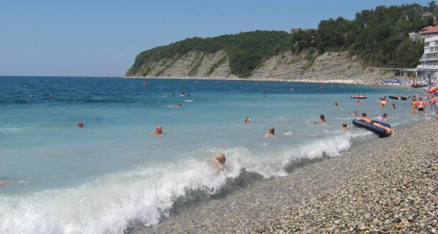Вид на пляж Ольгинки